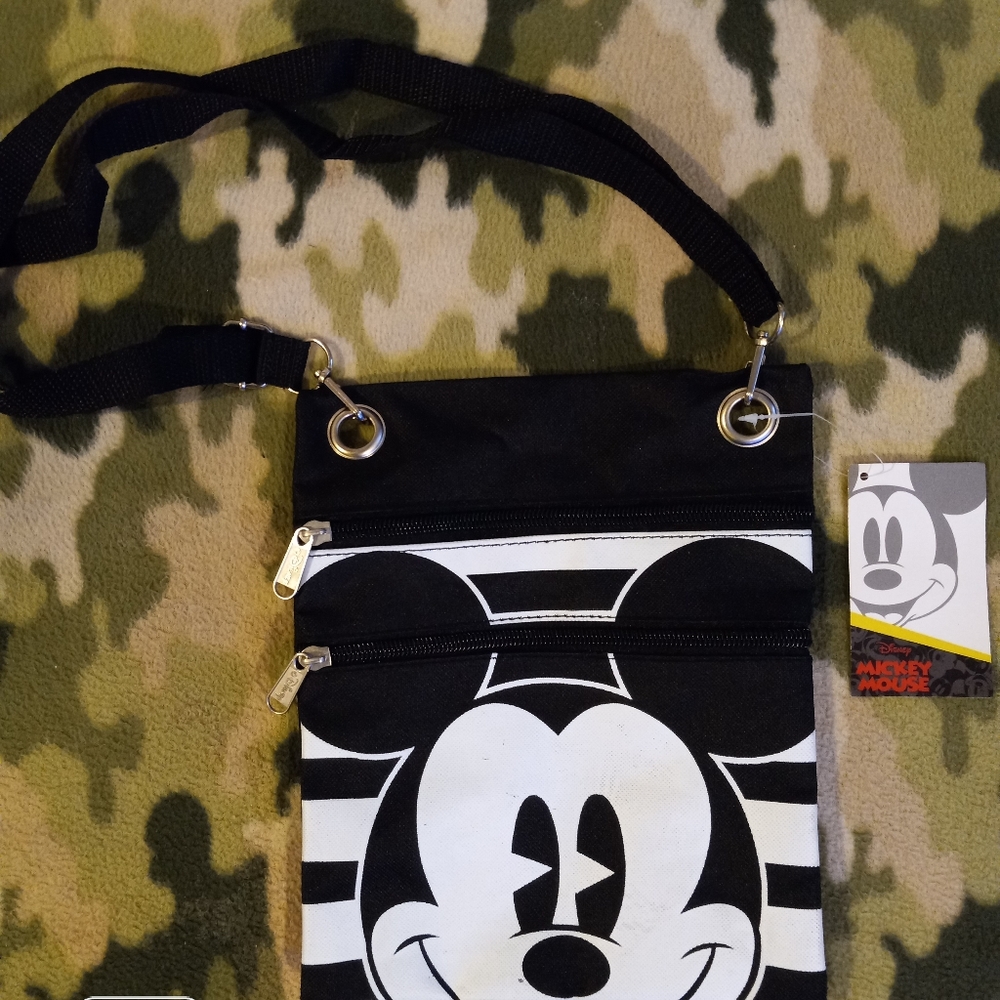 DISNEY MICKEY MOUSE SHOULDER BAG.